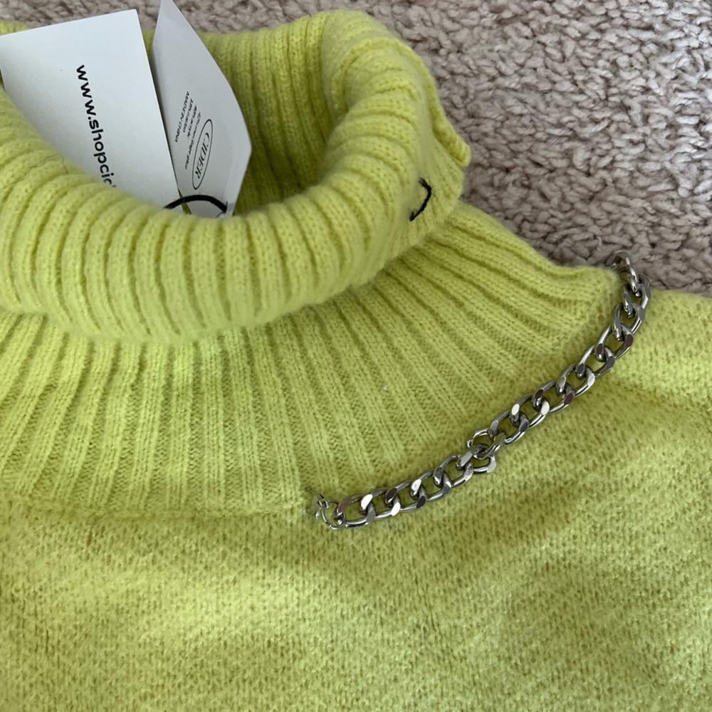 Spring-Green Sweater - Picture 4 of 5